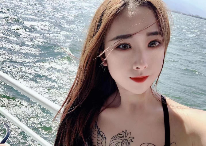 飞飞一个20岁的年轻妹子